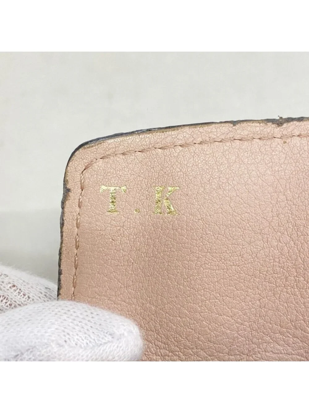 Louis Vuitton Key Case Mahina Multicles 4 Magnolia Key Holder